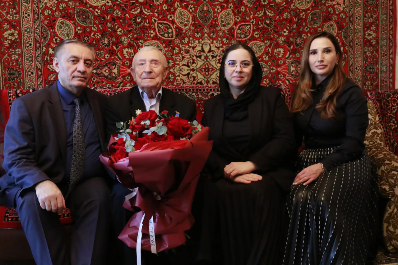 В День Героев Отечества заместитель Председателя Правительства Республики Дагестан Абдурахман Махмудов навестил и поздравил участника Великой Отечественной войны Юрия Антоновича Петрухина